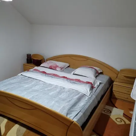 Trei Brazi Cu Ciubar Si Loc De Joaca Exterior * Gura Humorului