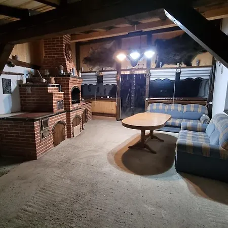 Trei Brazi Cu Ciubar Si Loc De Joaca Exterior Holiday home