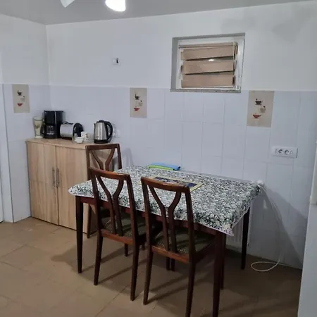 Trei Brazi Cu Ciubar Si Loc De Joaca Exterior *